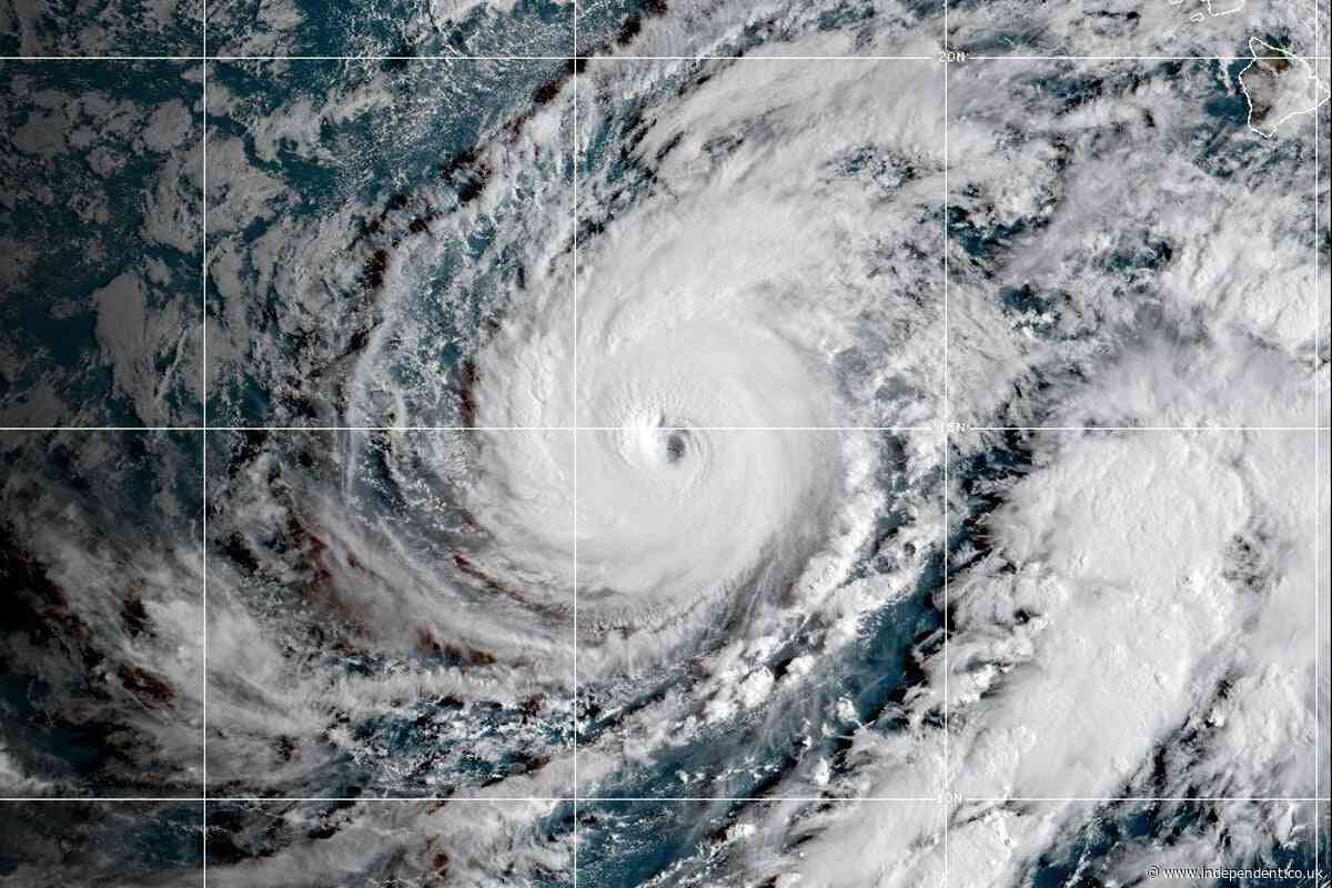Hurricane Lowell: Hawaii braces for heavy rain as schools set to close