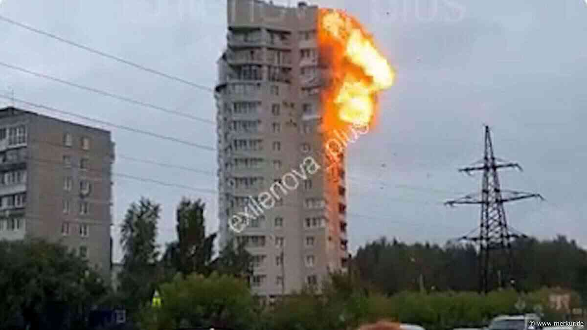 Massiver ukrainischer Angriff: Drohne stürzt in Wohnhaus und sorgt für gewaltige Explosion
