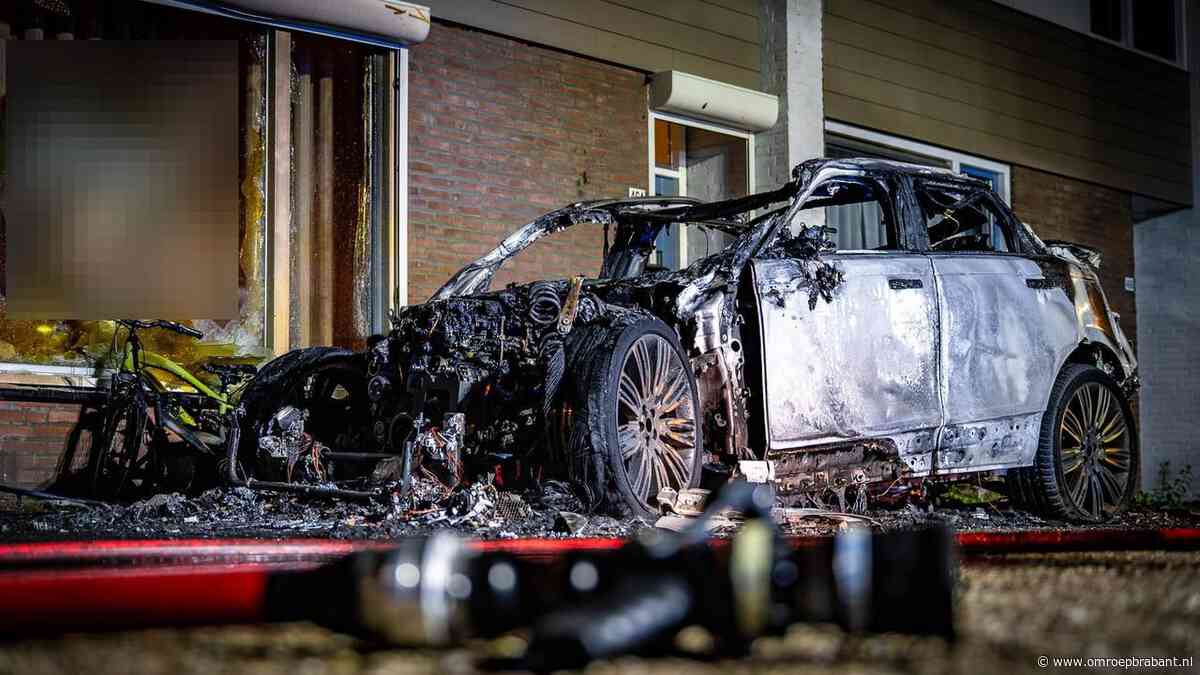 Auto met benzine overgoten en aangestoken: ‘Ik weet wie hierachter zit"