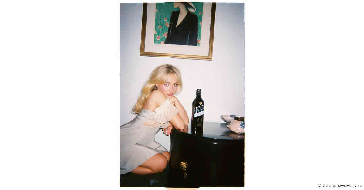 JOHNNIE WALKER LANCE UNE ÉDITION LIMITÉE DE LA BOUTEILLE BLACK LABEL SIGNÉE SABRINA CARPENTER