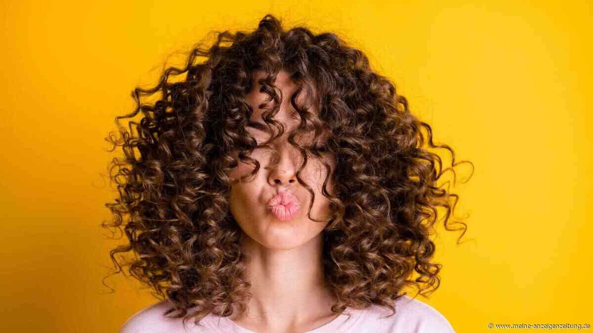 Lockiges Haar: Das sollten Sie bei der Pflege unbedingt beachten