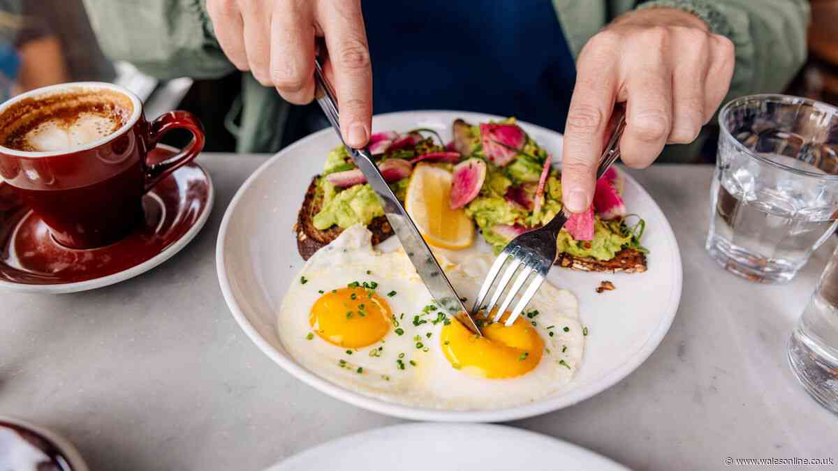 Fried eggs will be 'so delicious' if simple sauce is added to the pan before cooking