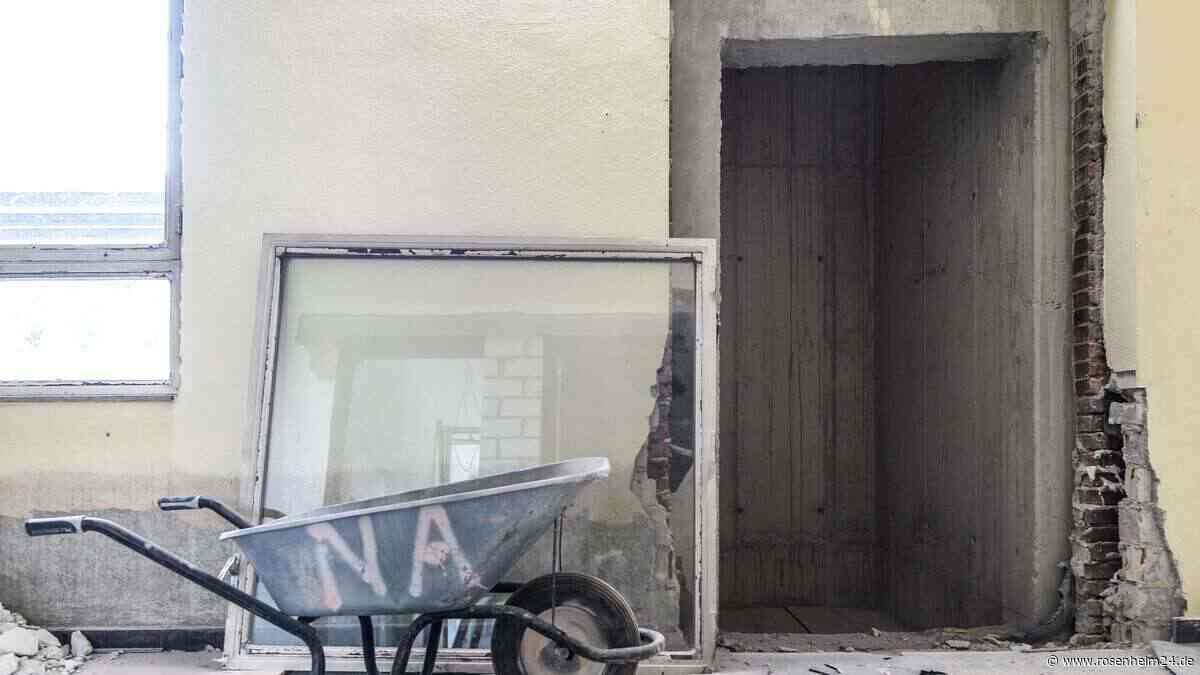 Tragödie auf Uni-Baustelle in Bayern: Arbeiter stürzt 19 Meter tief in Aufzugschacht