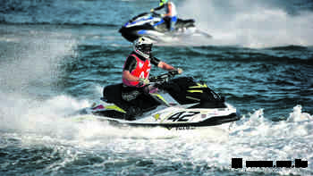 Störenfriede im Spanien-Urlaub: rasende Jetskis und laute Partyboote