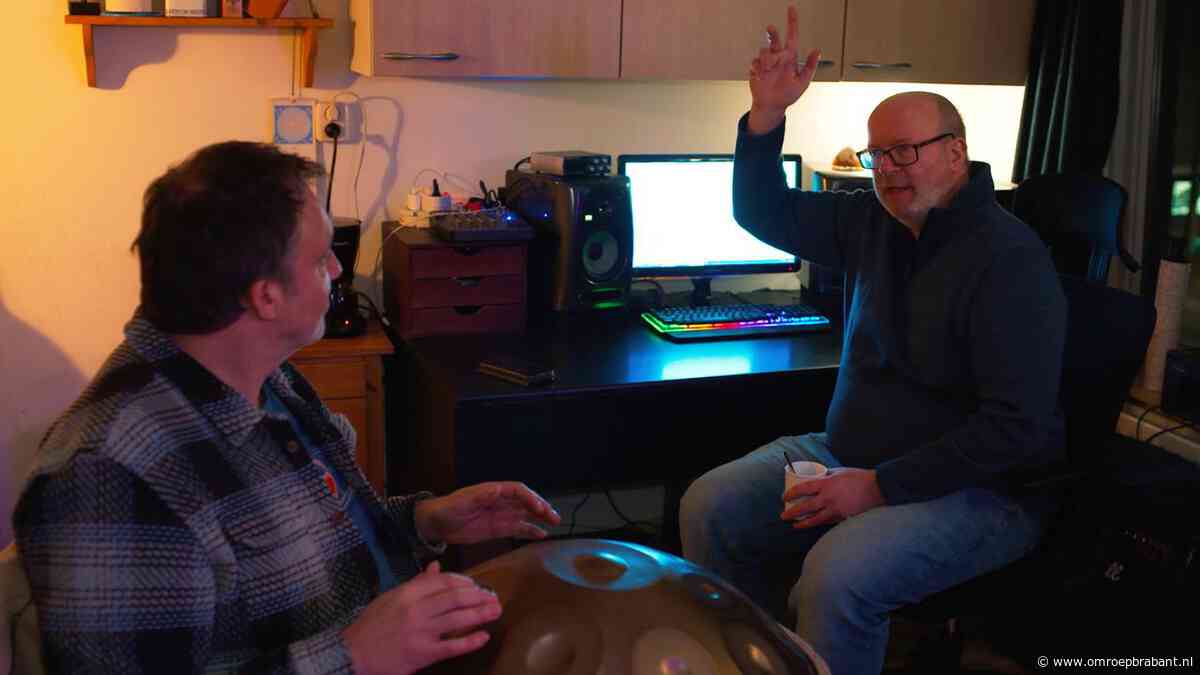 Richard typt 's nachts boodschappen van aliens uit: 'Ze willen ons helpen'