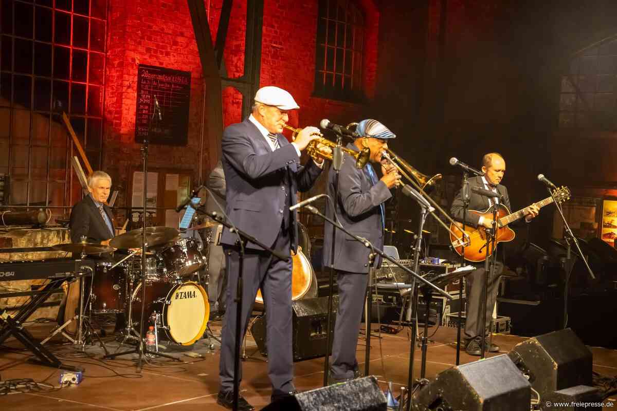 Dixieland-Klänge bringen Lokschuppen in Schwarzenberg zum Beben