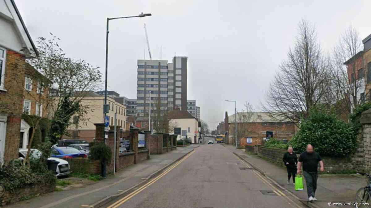 Murder investigation launched after man dies from stab wound in Maidstone