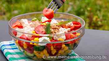 Klassischer Schichtsalat: So gelingen bunte Schichten ganz einfach