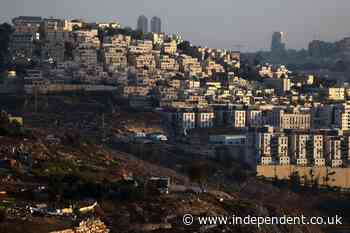 What are the Israeli settlements in the occupied West Bank and how could the UK sanction them?