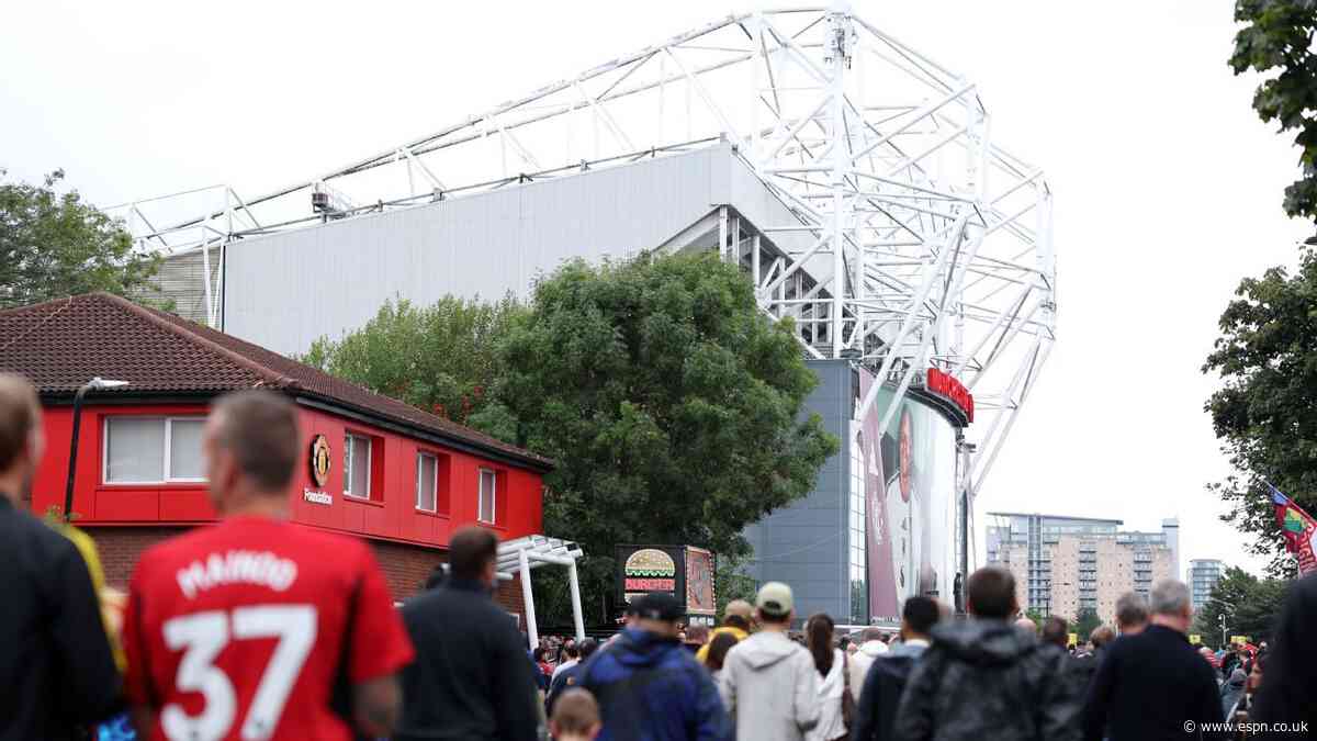 Utd fans to protest amid season ticket 'fiasco'