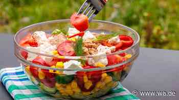 Klassischer Schichtsalat: So gelingen bunte Schichten ganz einfach