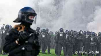 Ermittlungen gegen Polizisten nach Pyro-Krawallen im DFB-Pokal