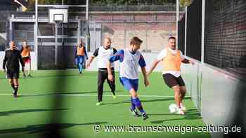 Kein Groll, keine Grätsche: Wie Gefangene Juristen beim Fußballspiel begegnen