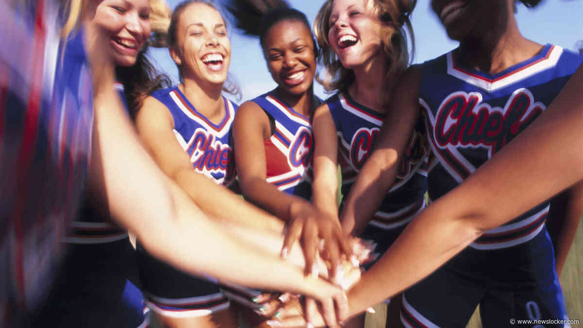 Cheerleader-effect: waarom het slim is om op je datingapp ook altijd een groepsfoto te plaatsen