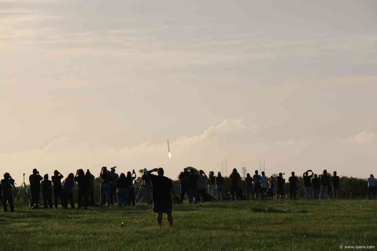 SpaceX rocket taxi returns after Roman Telescope launch | Space photo of the day for Sept. 8, 2026