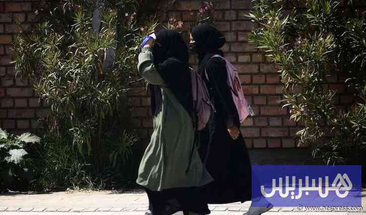 حظر العباءة يعيد معركة العلمانية والهوية إلى واجهة الانتخابات الفرنسية