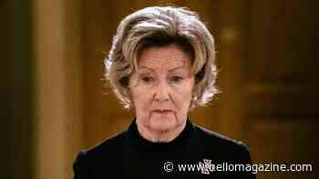 Grieving Queen Sonja stands before her husband King Harald's coffin in heartbreaking image