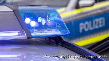 Gefährlicher Spaziergang: Mann läuft zu Fuß über Augsburger Hauptverkehrsader und ignoriert Polizisten