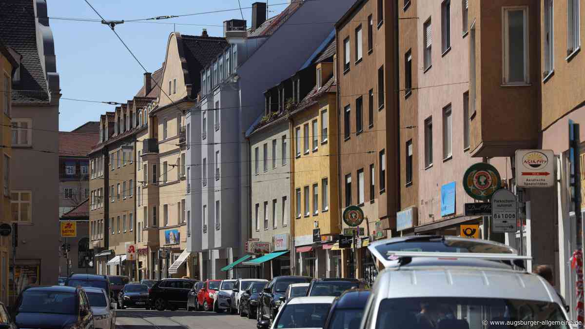 Randale vor Lokal in Jakoberstraße: Bereitschaftspolizei rückt zur Verstärkung an