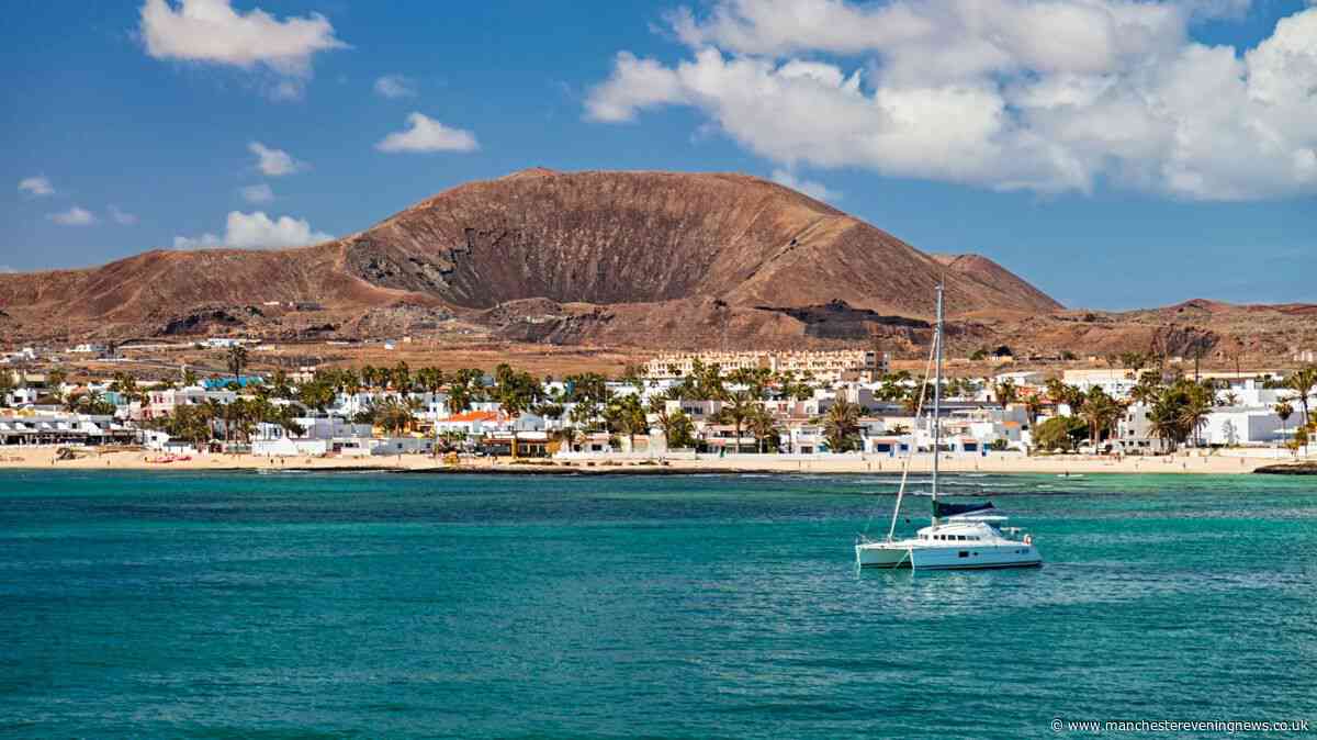 Heroic lifeguard saves four British tourists from drowning in sea on holiday in Fuerteventura