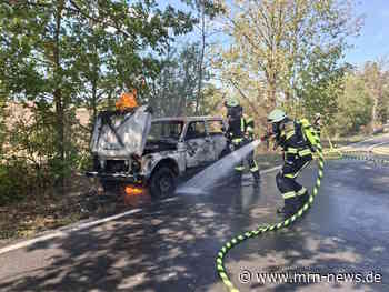 Haßloch – Pkw brennt auf Holidayparkstraße –  Flammen drohen auf Vegetation überzugreifen