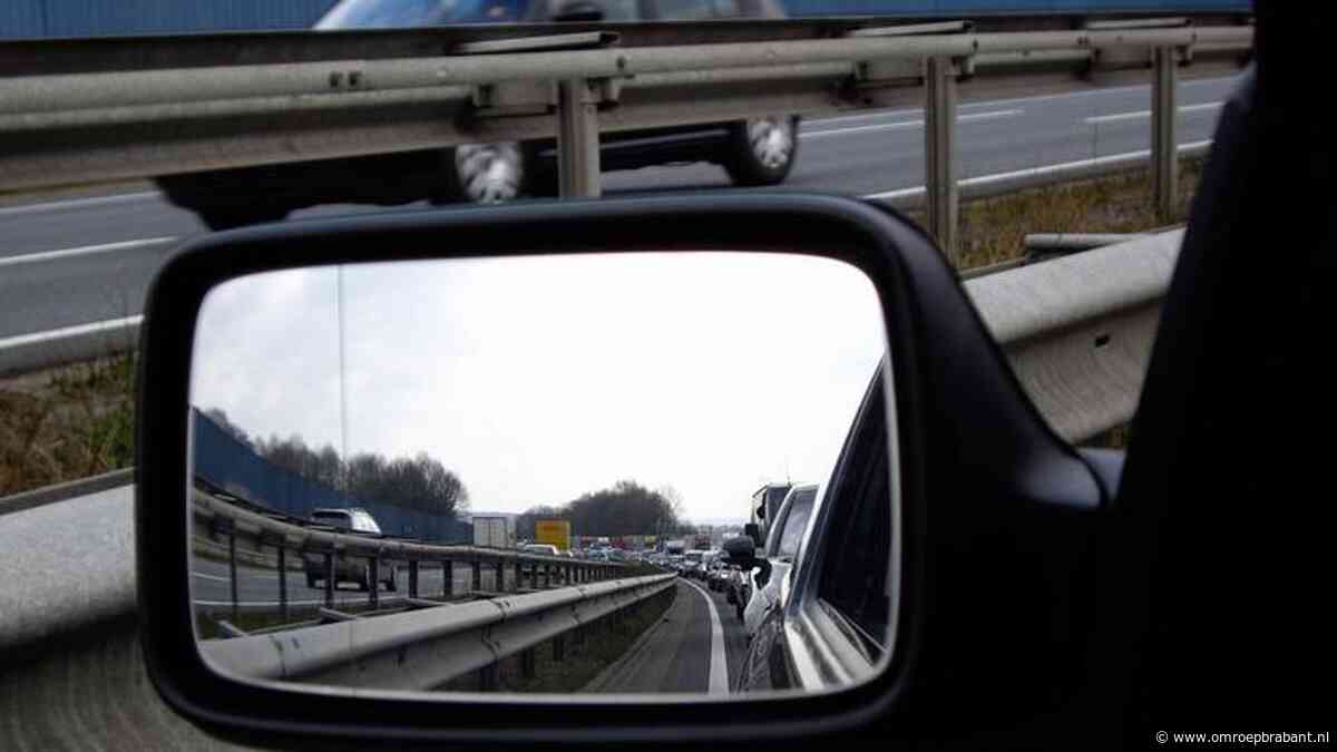Ongeluk op de A2 bij Vught zorgt voor file richting Den Bosch