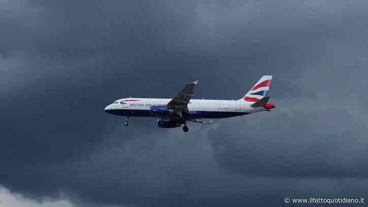 Caos voli nel Regno Unito, un guasto blocca le partenze dagli aeroporti di Londra e Manchester: ritardi e cancellazioni