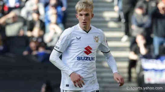 Worthing sign MK Dons defender Waller on loan