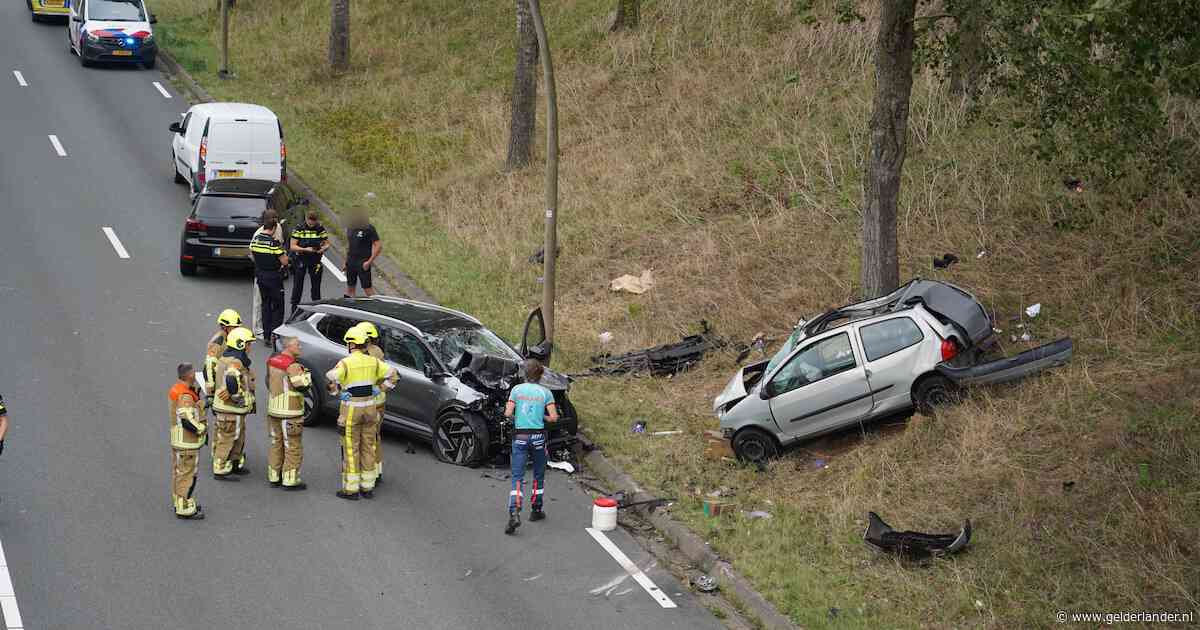 Ernstig ongeluk sluit A325 in beide richtingen af