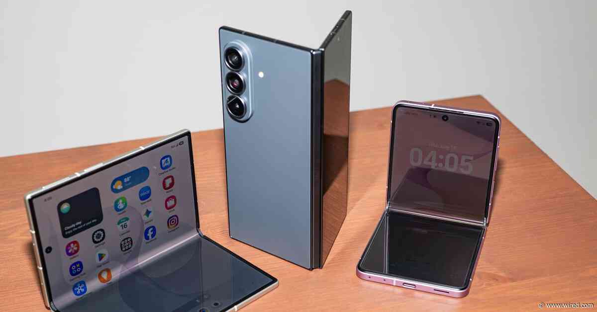 Here’s Samsung’s Advice for Apple and Its Upcoming Folding iPhone
