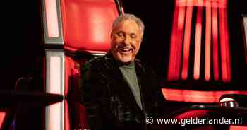 Tom Jones boos na exit bij The Voice UK: ‘Nooit goed moment om 86-jarige te ontslaan die goed is in zijn werk’