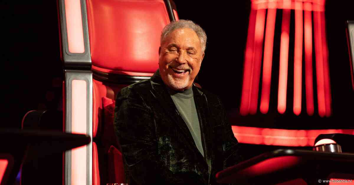 Tom Jones boos na exit bij The Voice UK: ‘Nooit goed moment om 86-jarige te ontslaan die goed is in zijn werk’