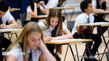NI pupils' scores in reading and maths fall over last decade