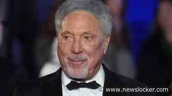 Tom Jones (86) afgedankt als coach van ’The voice UK’ vanwege leeftijd: ’Niet te verzekeren’