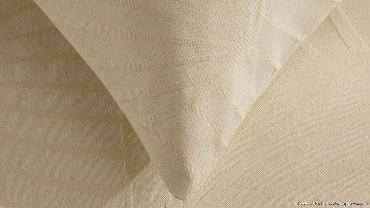 Dusk reduces 'pure luxury' £60 bedding set to £24 that's heavy enough for winter