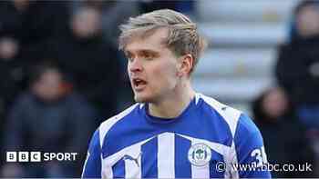 Stevenage sign midfielder Smith on free transfer