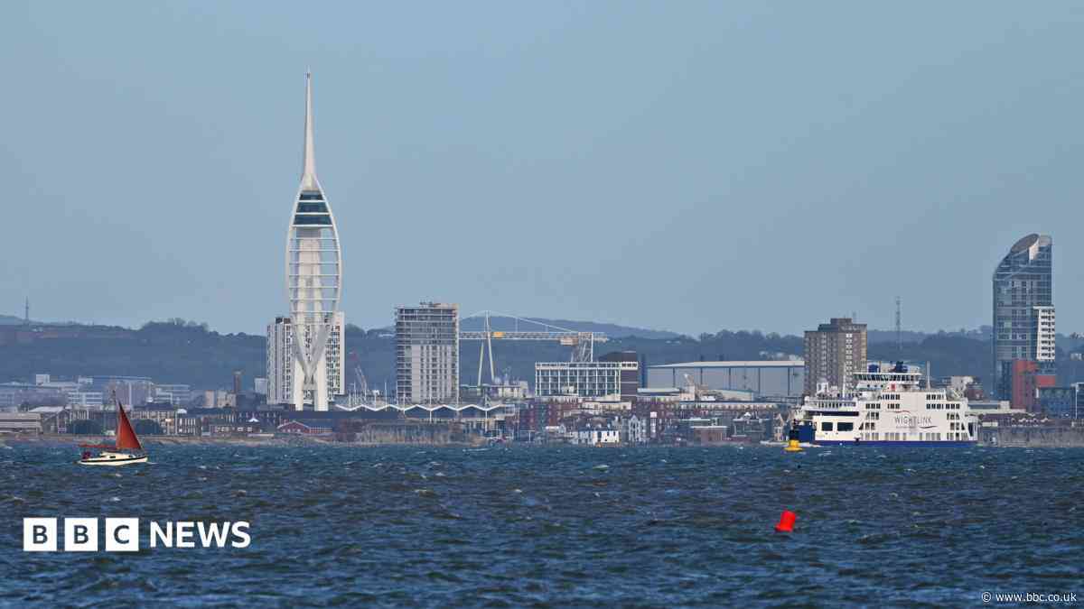 Ports denied request to land 120 migrants in RNLI boats