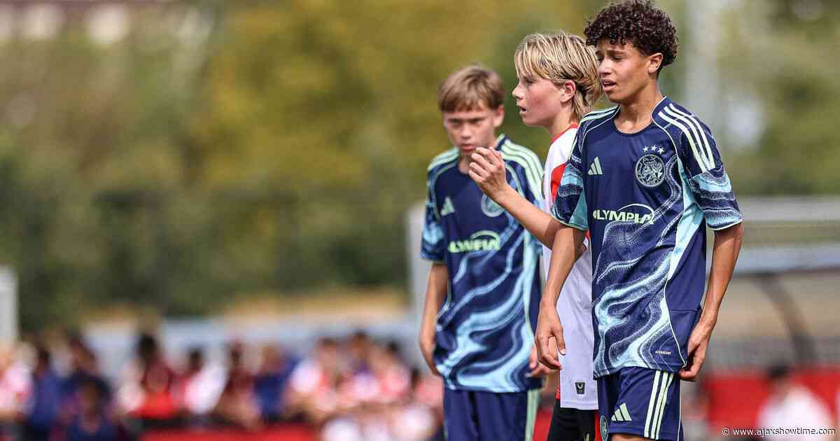 Ajax O16 bekert eenvoudig door na ruime zege op amateurs van Zeeburgia