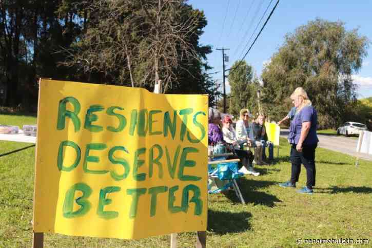 Residents at powerless B.C. trailer park form protest against owner