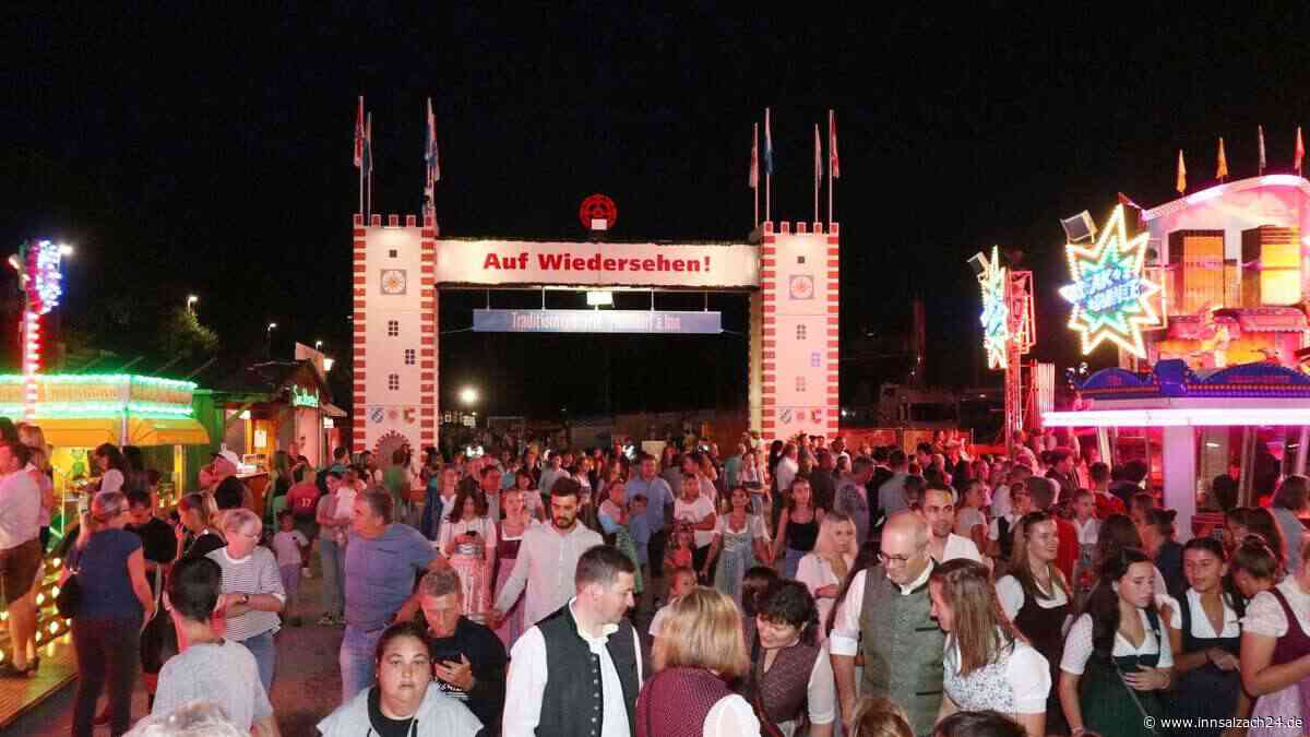 Bunter Volksfest-Kehraus in Mühldorf lockt riesige Besuchermassen an