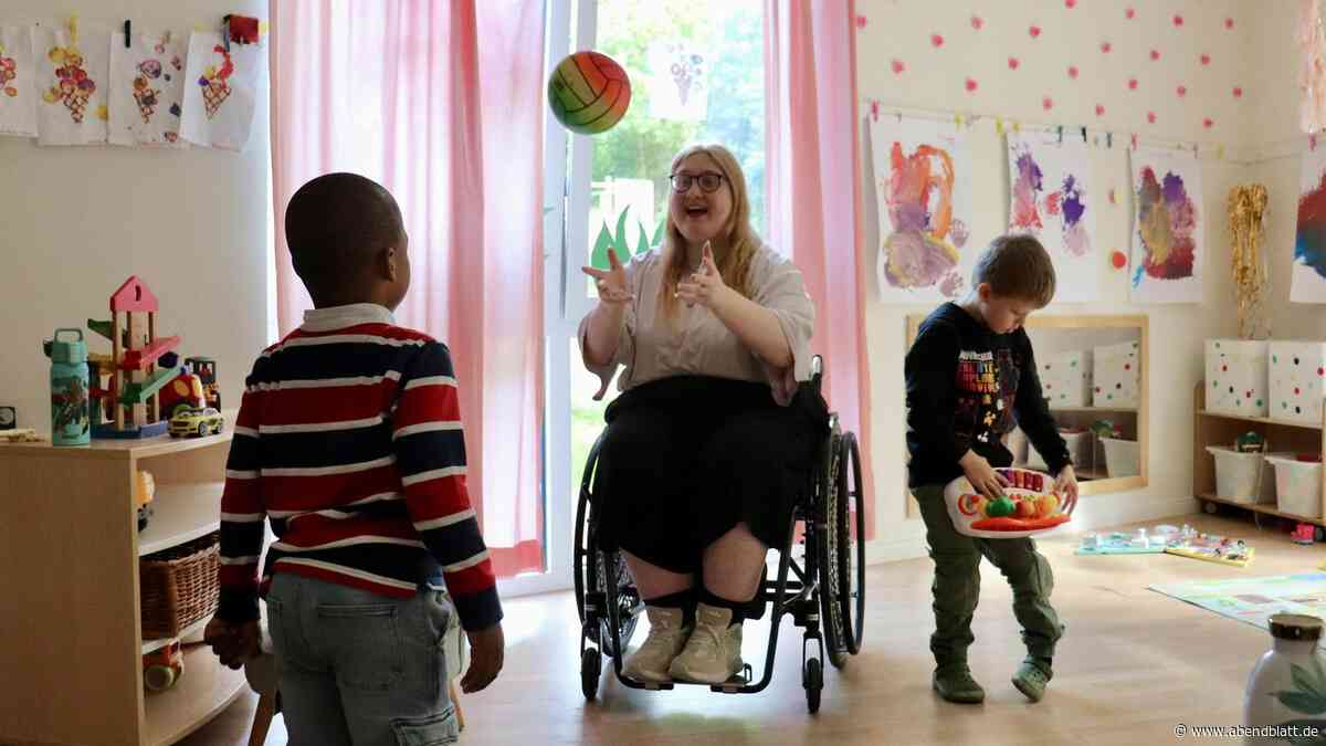 Traumjob trotz unheilbarer Krankheit: Mit dem Rollstuhl durch die Kita