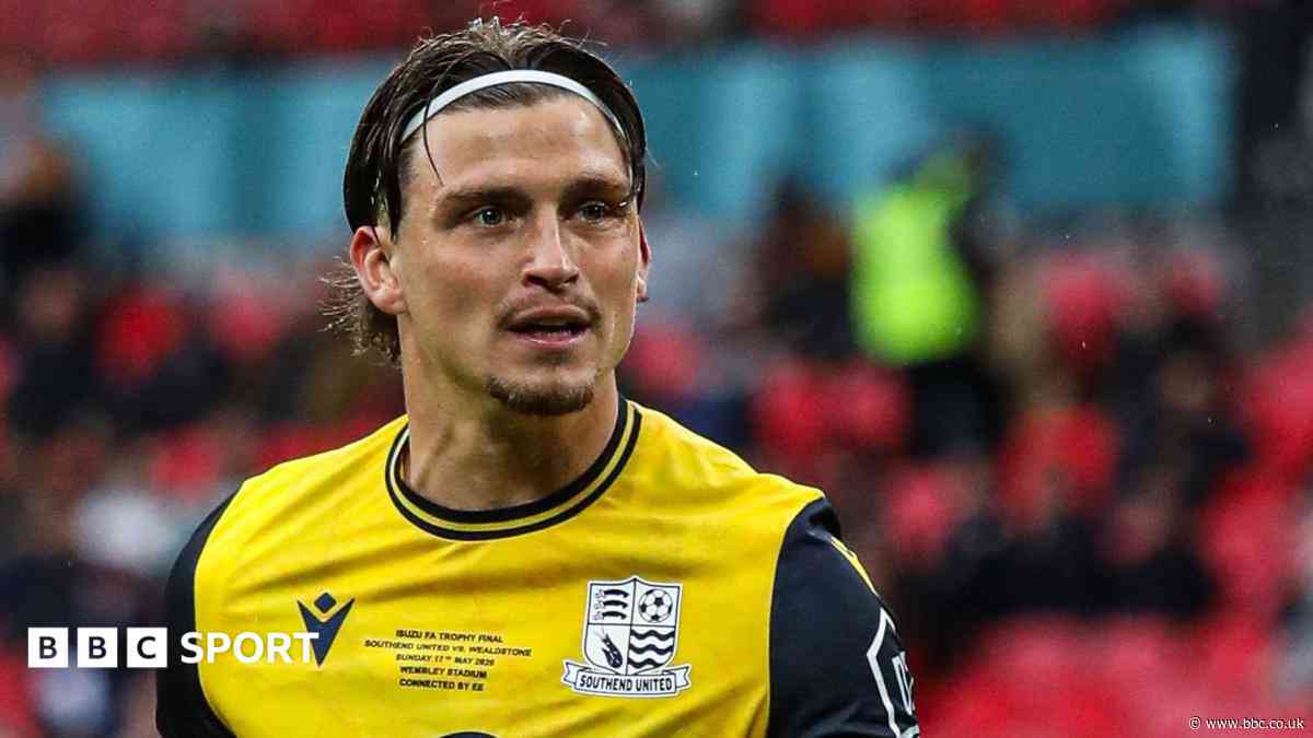 Worthing sign forward Kendall from Southend