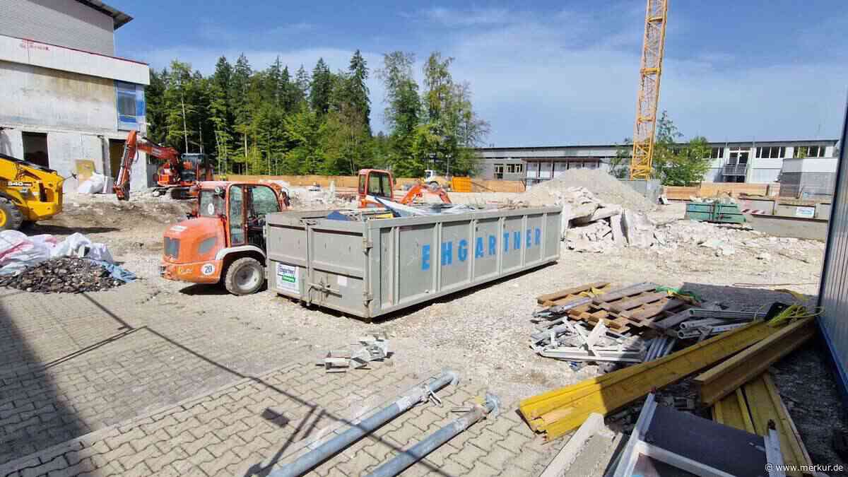 Sonnenschutz hier, Spundwände dort: Geretsried baut durch den Sommer