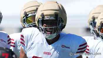 49ers starting DT Collins tears patellar tendon in Australia, out for year