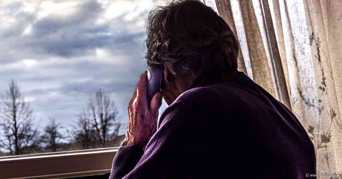 Vrouw (92) trapt in val van nepagenten, maar juist dat ene telefoontje brengt de politie op hun spoor