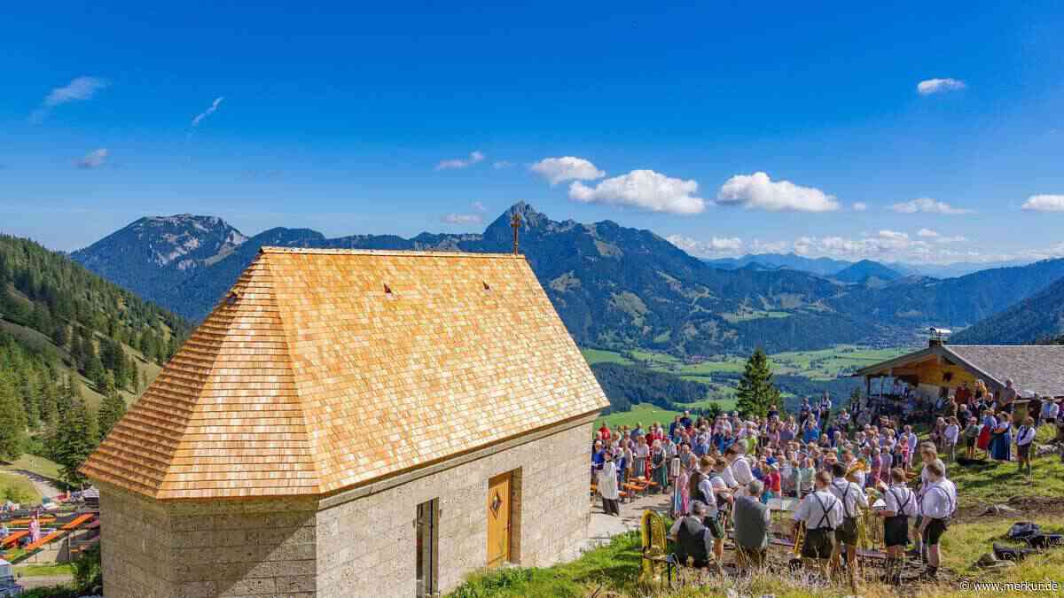 Neue Kapelle auf 1331 Metern: Kloster Scheyern weiht Gotteshaus auf Geitauer Alm