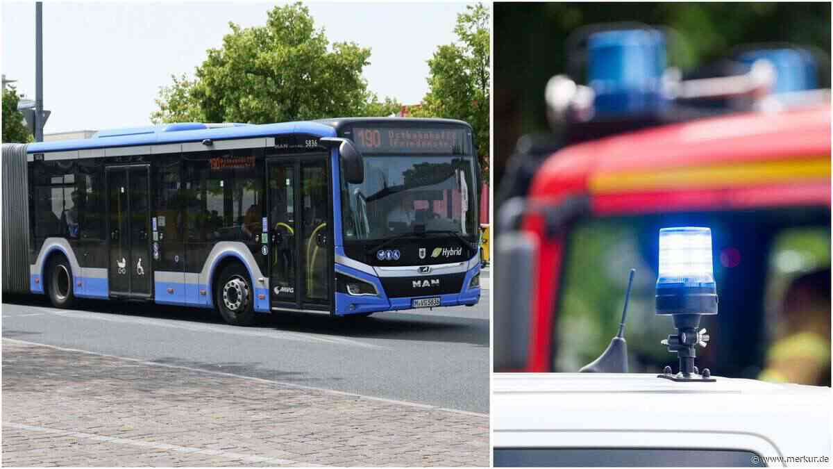 Polizei- und Feuerwehreinsatz in München: MVG-Bus muss geborgen werden – Straße gesperrt