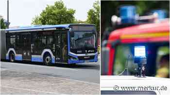 Polizei- und Feuerwehreinsatz in München: MVG-Bus muss geborgen werden – Straße gesperrt