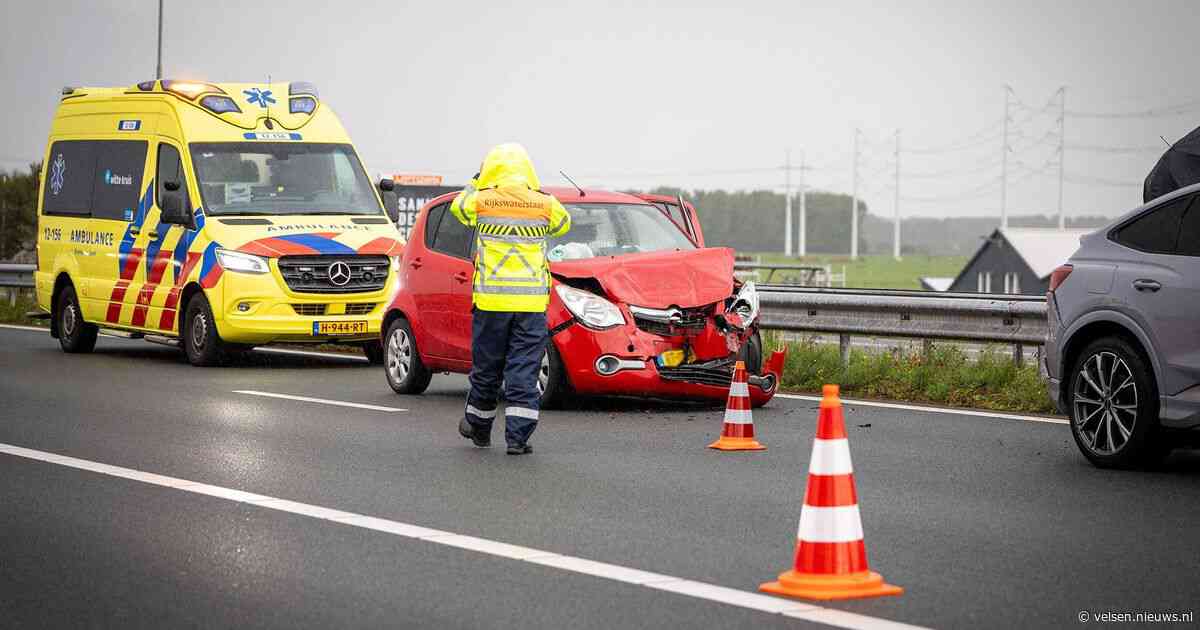 Flinke file op A9 richting Amsterdam na ongeval met drie voertuigen