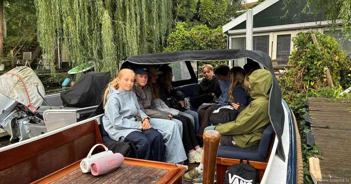 LIVE Ov-staking | Ellen (12) en andere Amsterdamse kinderen per boot naar school, twee keer zoveel deelauto’s geboekt